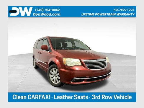 Used 2014 Chrysler Town & Country Touring FWD image 1