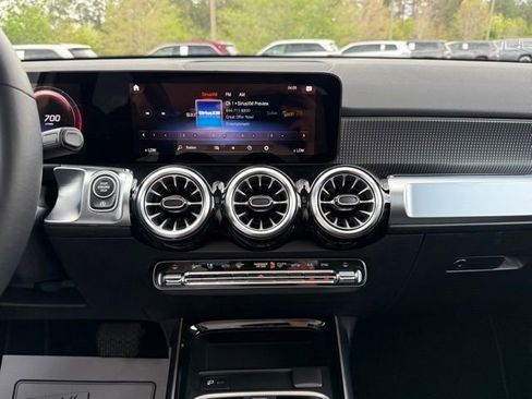Used 2023 Mercedes-Benz GLB 250 image 19