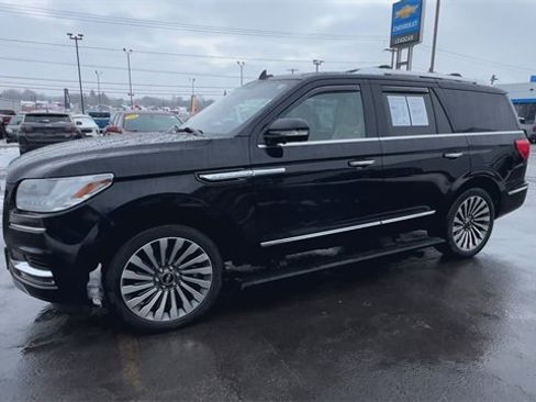 Used 2019 Lincoln Navigator Reserve image 4