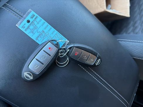 Used 2022 Nissan Pathfinder S image 9