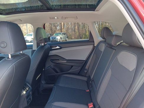 Used 2024 Volkswagen Taos SE w/ Panoramic Sunroof Package image 26