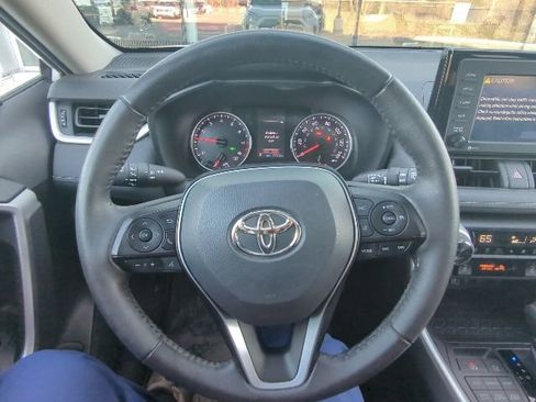 Used 2021 Toyota RAV4 XLE w/ Convenience Package AWD/4WD image 9
