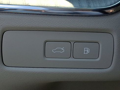 New 2025 Volvo XC60 T8 Plus w/ Protection Package Premier image 19