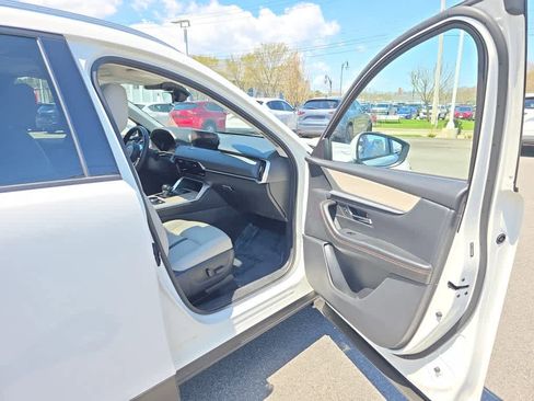 Used 2024 MAZDA CX-90 Plug-In Hybrid w/ Preferred AWD/4WD image 21
