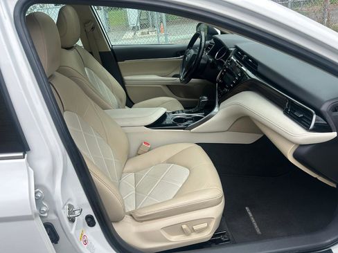 Used 2019 Toyota Camry XLE w/ Driver Assist Package FWD image 19