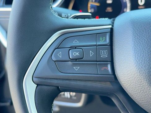 New 2025 Jeep Grand Cherokee Altitude image 15