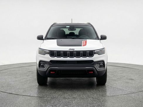 Used 2025 Jeep Compass Trailhawk image 2