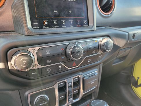 Used 2023 Jeep Gladiator Mojave w/ Trailer Tow Package AWD/4WD image 21
