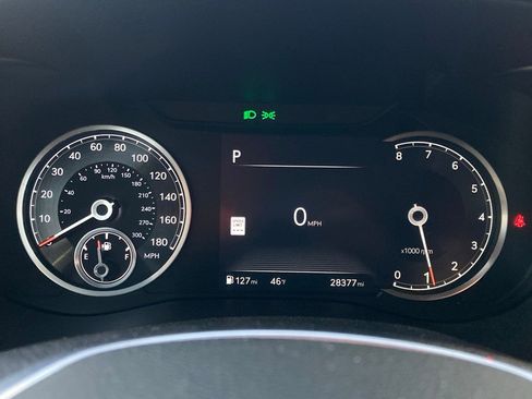 Used 2025 Genesis G70 2.5T image 14