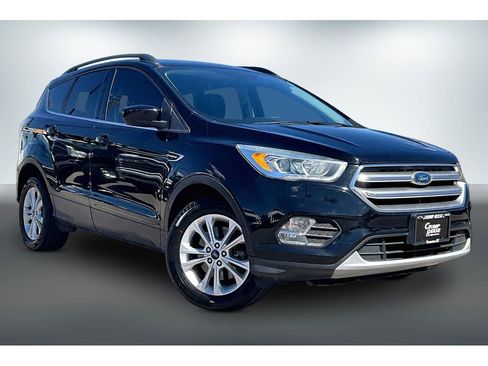 Used 2017 Ford Escape SE w/ Equipment Group 201A FWD image 3