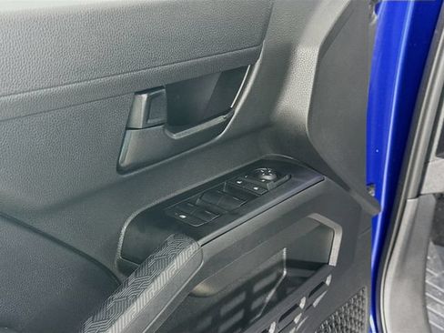 Used 2025 Toyota Tacoma SR5 AWD/4WD image 18