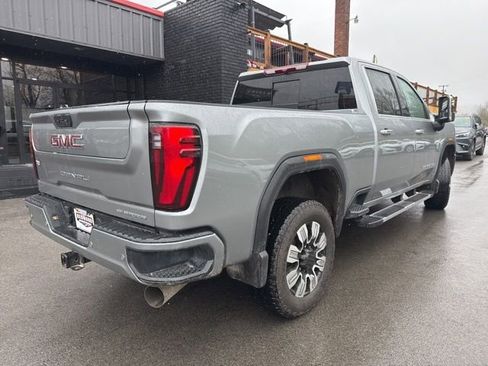 Used 2025 GMC Sierra 3500 Denali image 8