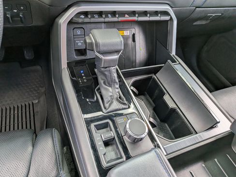 Used 2024 Toyota Tundra Platinum AWD/4WD image 35