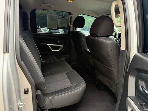 Used 2018 Nissan Titan SV RWD image 13
