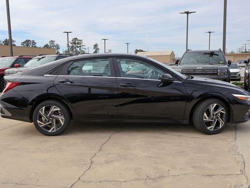 New 2026 Hyundai Elantra Limited image 25