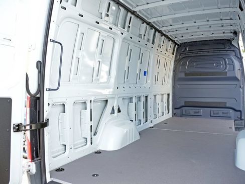New 2025 Mercedes-Benz eSprinter 170 Cargo image 6