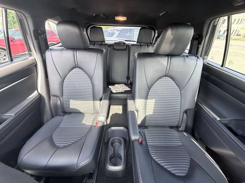 Used 2025 Toyota Highlander XSE AWD/4WD image 41