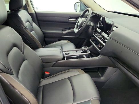 Used 2024 Nissan Pathfinder SL image 25