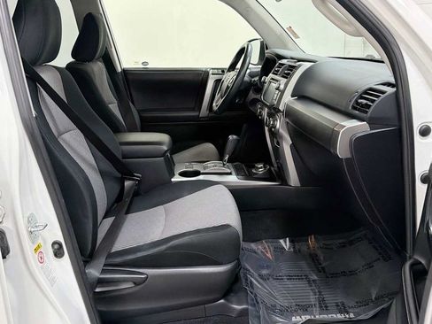 Certified 2016 Toyota 4Runner SR5 AWD/4WD image 29