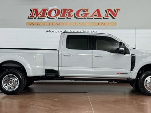 Used 2025 Ford F450 Platinum w/ FX4 Off-Road Package image 2