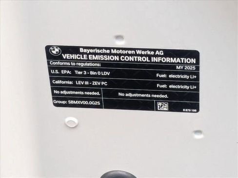 Used 2025 BMW i5 eDrive40i w/ Premium Package image 26