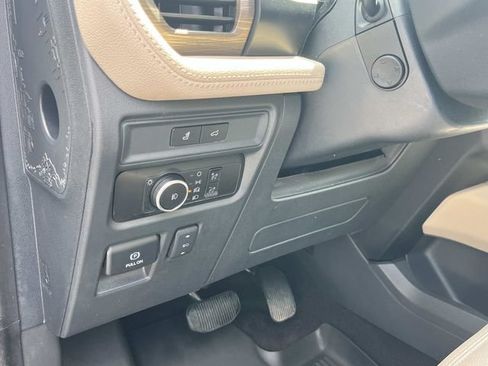 Used 2023 Ford Expedition Limited AWD/4WD image 36