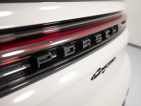 Certified 2026 Porsche Cayenne E-Hybrid Coupe AWD/4WD image 40