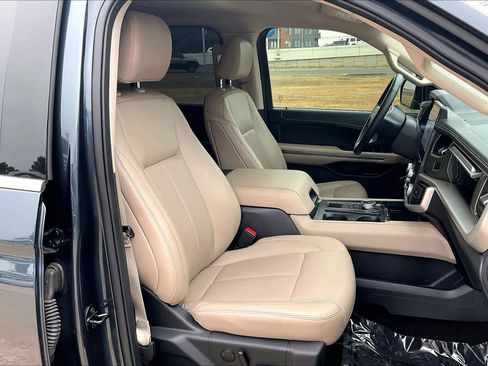 Used 2022 Ford Expedition Max XLT image 7