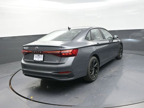 New 2026 Volkswagen Jetta SE image 9