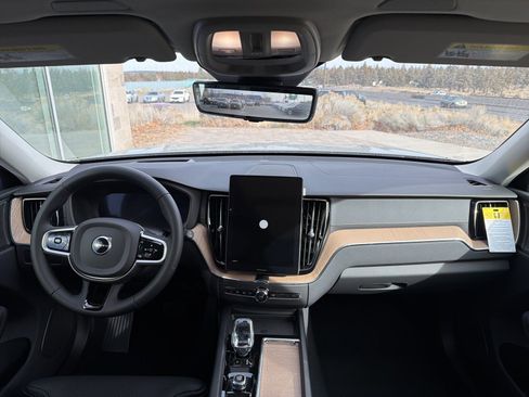 New 2026 Volvo XC60 B5 Ultra w/ Climate Package image 8