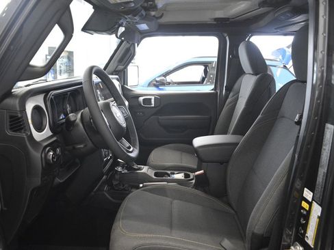 New 2025 Jeep Gladiator Sport image 29