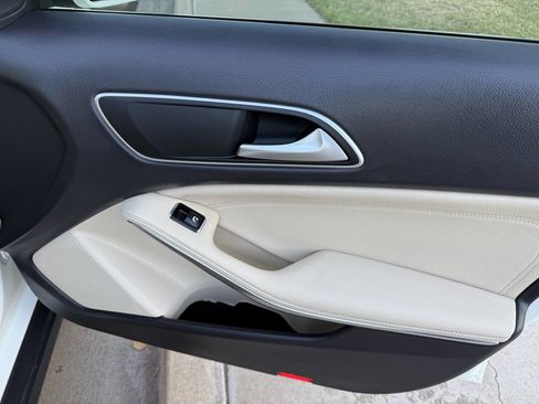 Used 2016 Mercedes-Benz GLA 250 image 2