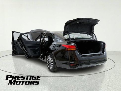 Used 2025 Nissan Altima 2.5 SV FWD image 12