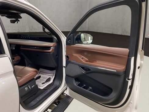 Certified 2025 Lincoln Navigator Reserve AWD/4WD image 19