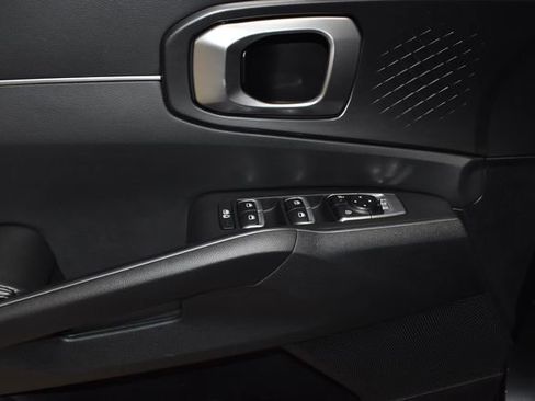 Used 2024 Kia Sorento S image 32