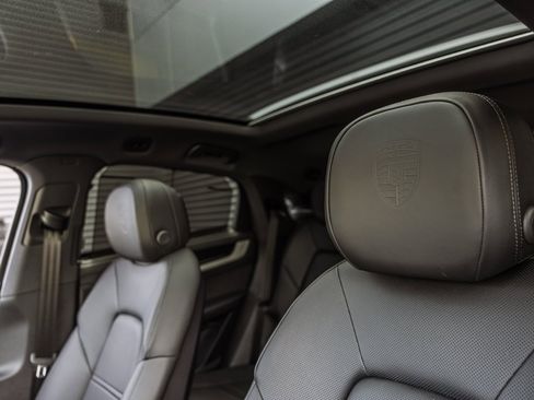 Used 2025 Porsche Cayenne Coupe image 15