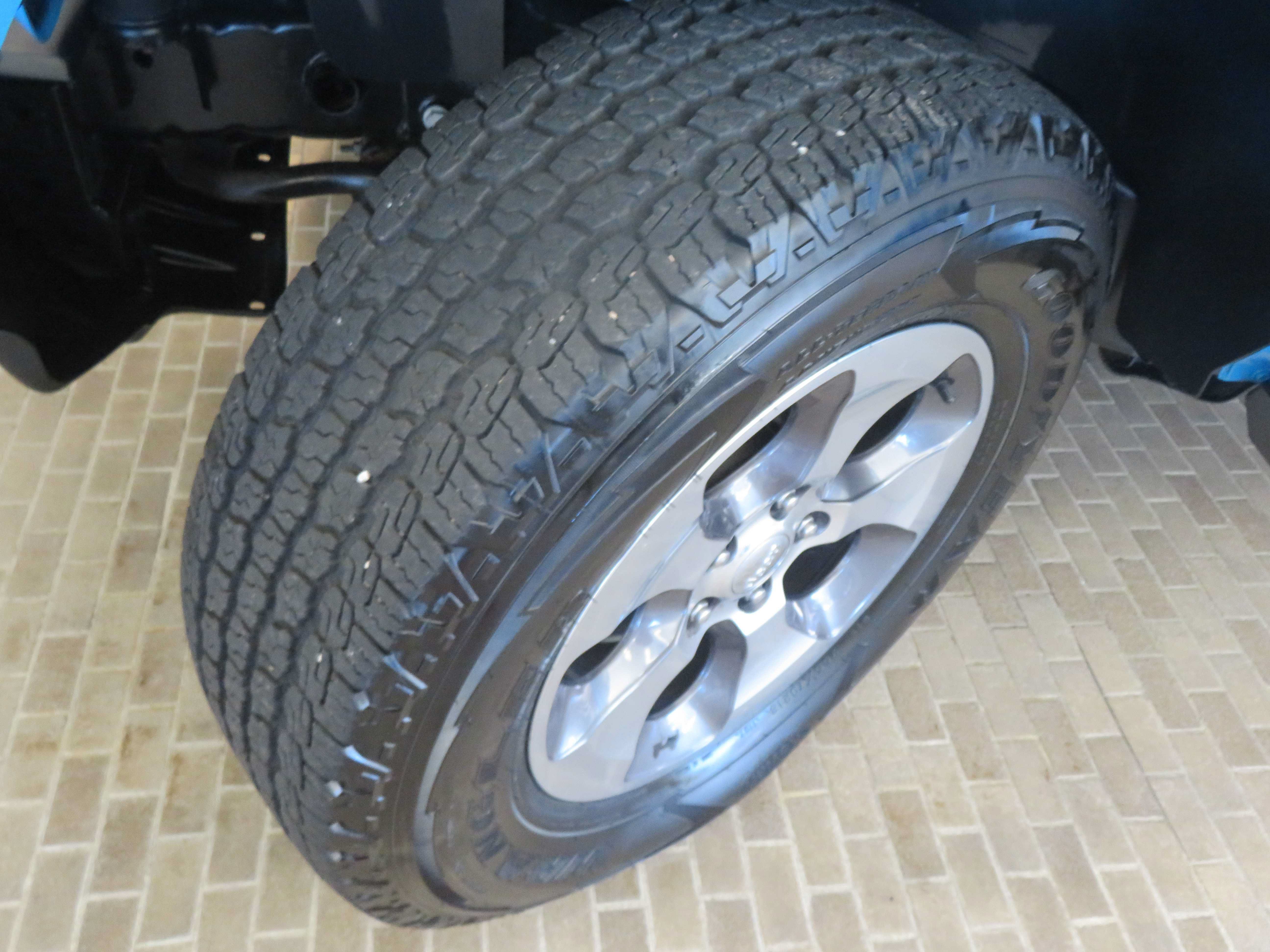Used 2017 Jeep Wrangler Unlimited Sahara w/ Dual Top Group AWD/4WD image 11