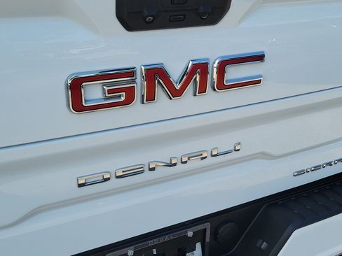 Used 2022 GMC Sierra 1500 Denali w/ Denali Reserve Package AWD/4WD image 7
