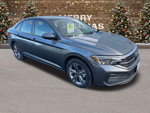 Used 2023 Volkswagen Jetta SE w/ Panoramic Sunroof Package image 7