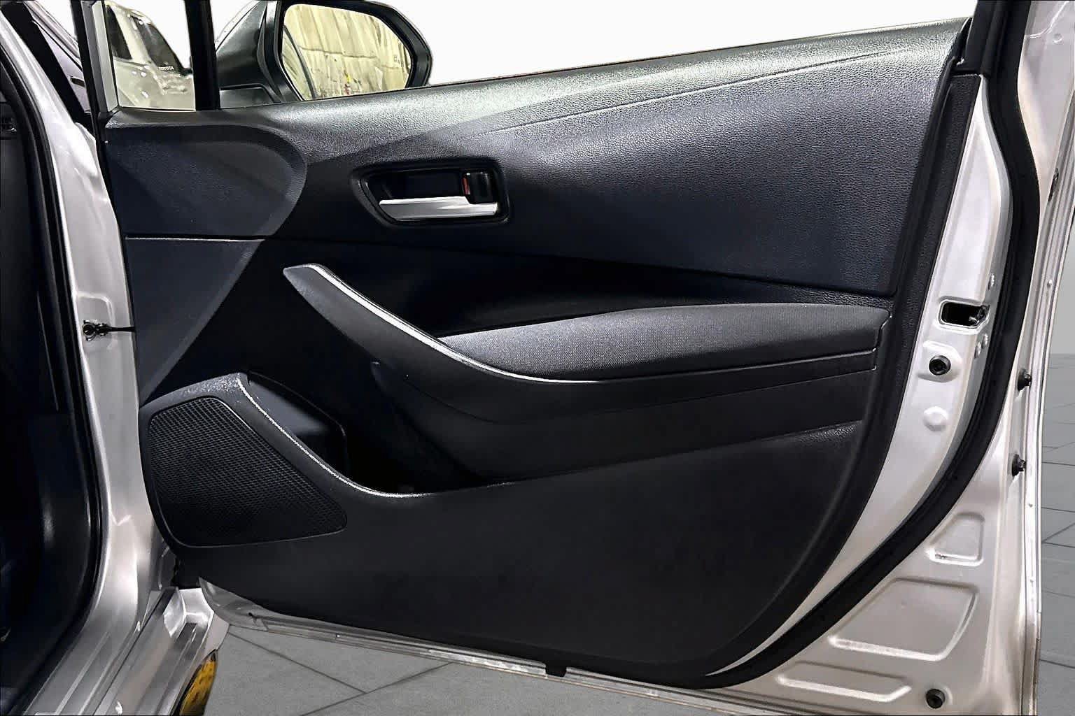 Used 2026 Toyota Corolla SE w/ SE Package FWD image 22