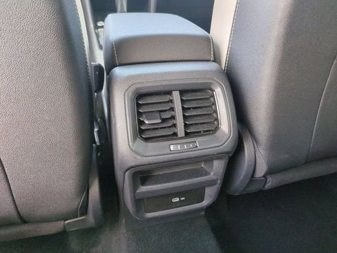 Used 2025 Volkswagen Taos SE AWD/4WD image 20