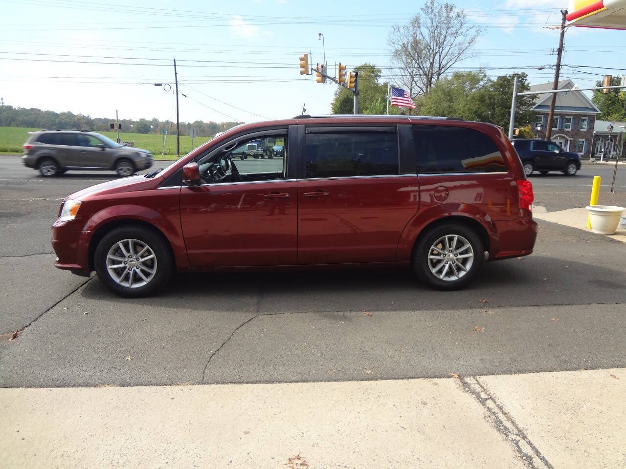 Used 2020 Dodge Grand Caravan SXT FWD image 3