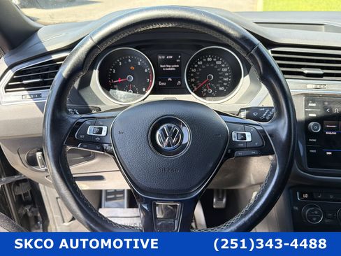 Used 2021 Volkswagen Tiguan SE FWD image 17