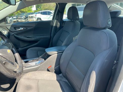 Used 2017 Chevrolet Malibu LT FWD image 11