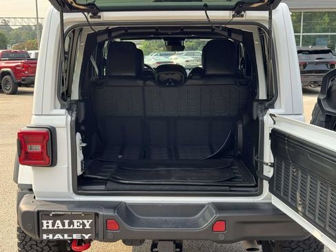 Used 2024 Jeep Wrangler Unlimited Rubicon AWD/4WD image 17