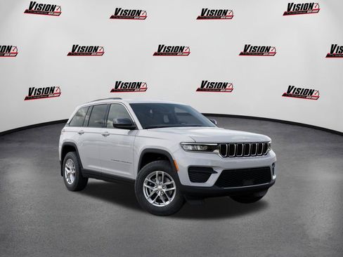 New 2025 Jeep Grand Cherokee Laredo w/ Luxury Tech Group I AWD/4WD image 5