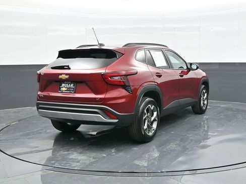 Used 2025 Chevrolet Trax LT w/ LT Convenience Package image 6