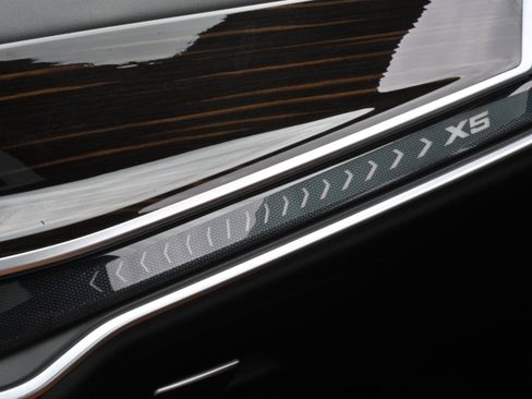 Certified 2025 BMW X5 xDrive40i w/ Premium Package image 23