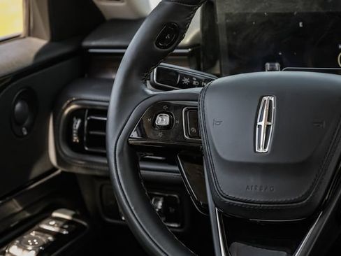 Used 2025 Lincoln Aviator Reserve w/ Jet Appearance Package AWD/4WD image 25