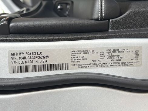 Used 2023 Jeep Grand Cherokee Laredo RWD image 36